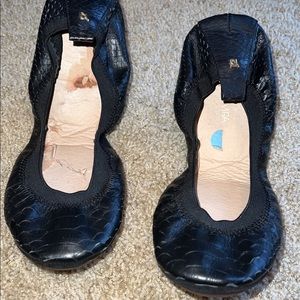 Yosi Samra Black Leather Textured Flats